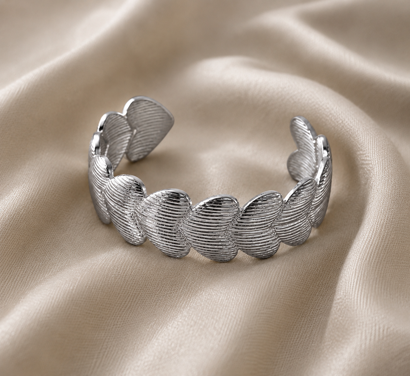 Heart connected bangle | stainless steel PRE ORDER
